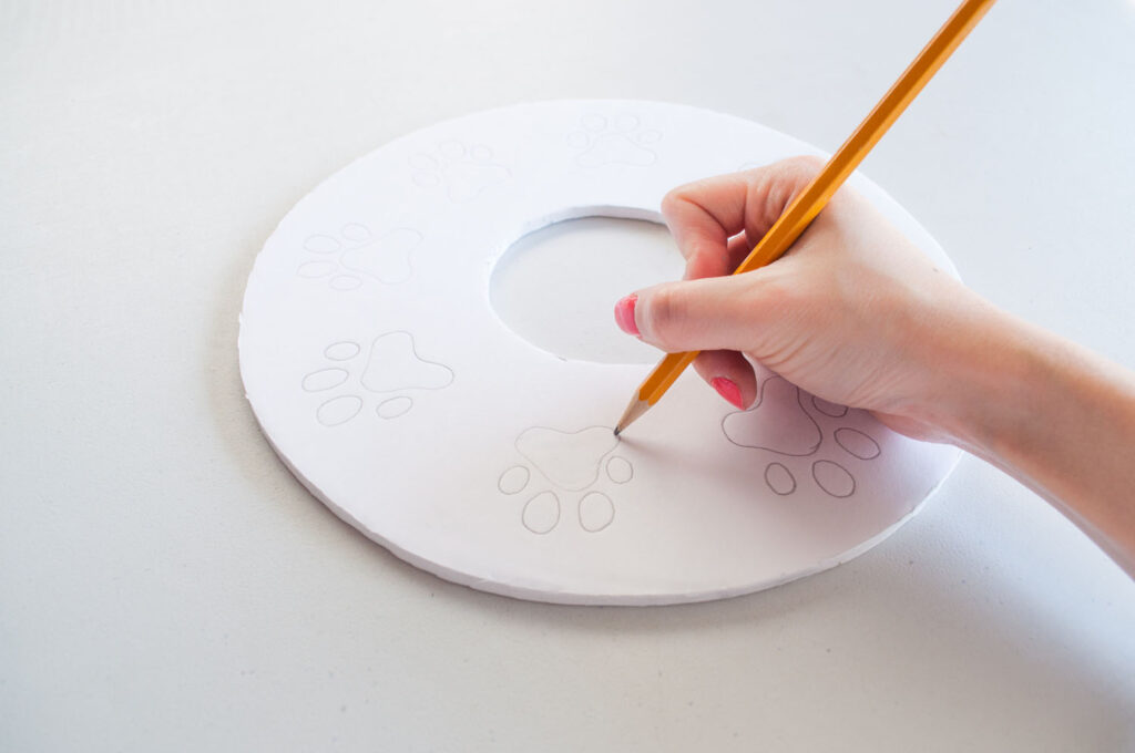 Drawing paw print "paint splotches" onto paint palette costume